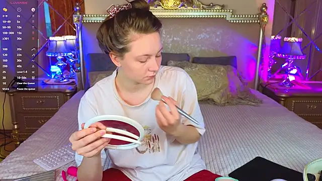 Snapshot of HolyBabyDoll chatting on November 9, 2025, 4:44 am HolyBabyDoll online show from November 9, 2025, 4:44 am