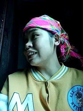 Snapshot of Mabel-122 chatting on November 9, 2025, 2:21 am Mabel-122 online show from November 9, 2025, 2:21 am