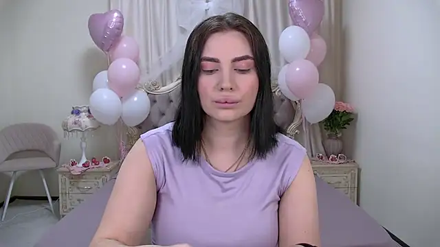 AdrianaTorres online show from February 13, 2026, 5:03 am