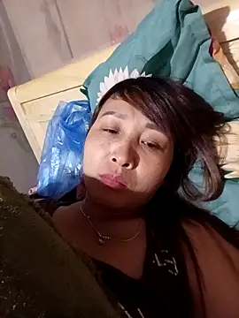 Snapshot of Missa-kute20 chatting on December 18, 2025, 2:12 pm Missa-kute20 online show from December 18, 2025, 2:12 pm