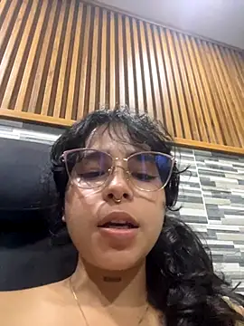  vaiolet owo online show from November 9, 2025, 6:50 pm