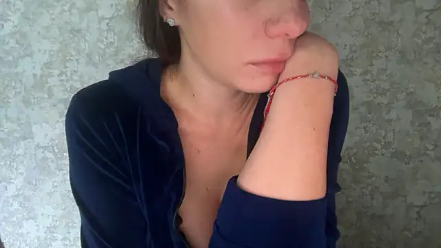 Snapshot of Angelinaa19 chatting on April 21, 2026, 8:31 am Angelinaa19 online show from April 21, 2026, 8:31 am
