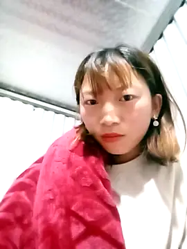 julybi online show from November 17, 2025, 9:42 pm