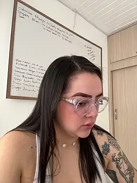 Snapshot of cleo_wale_ chatting on November 28, 2025, 1:47 pm cleo wale online show from November 28, 2025, 1:47 pm