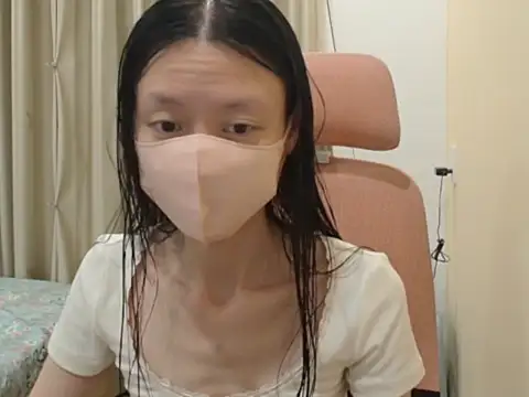 Snapshot of Lil-Cherries chatting on February 6, 2026, 1:36 pm Lil-Cherries online show from February 6, 2026, 1:36 pm