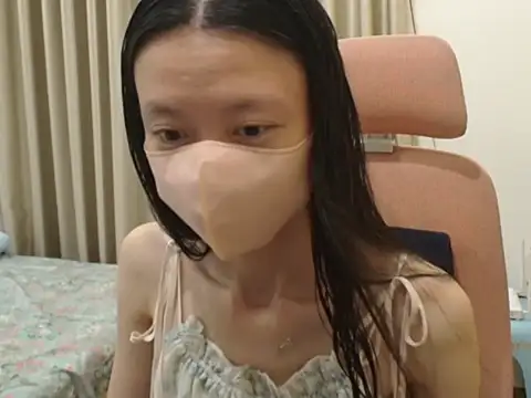 Lil-Cherries online show from March 12, 2026, 11:05 am