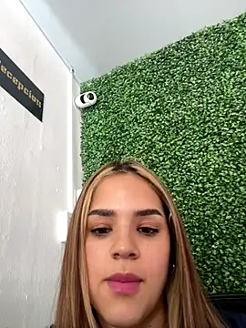 Snapshot of Sara__Secret chatting on November 7, 2025, 5:35 pm Sara Secret online show from November 7, 2025, 5:35 pm