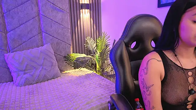 Snapshot of AuroraLanee_ chatting on November 8, 2025, 7:19 am AuroraLanee online show from November 8, 2025, 7:19 am