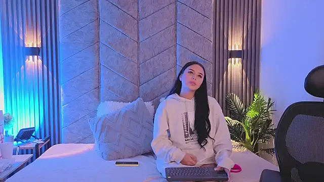 AuroraLanee  online show from November 17, 2025, 8:31 am