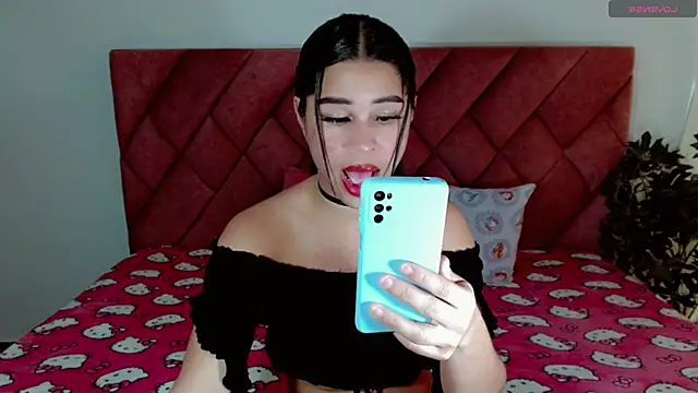 celyne2006 online show from November 10, 2025, 7:46 pm