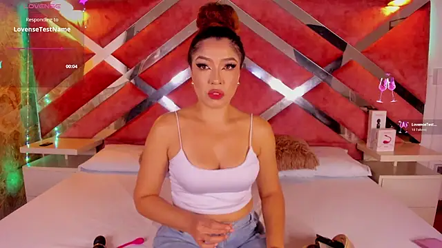 Lily Queen30 online show from December 5, 2025, 7:54 pm