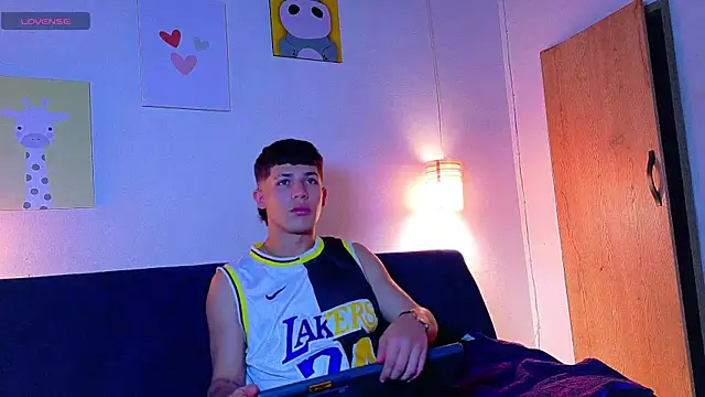 latiin boy21 online show from November 7, 2025, 5:46 pm