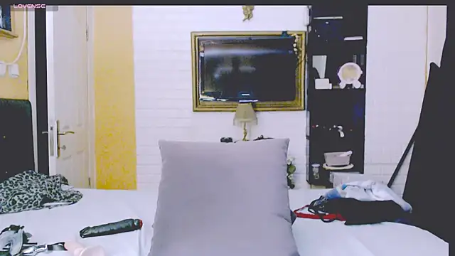  bade tasci  online show from November 14, 2025, 9:57 pm