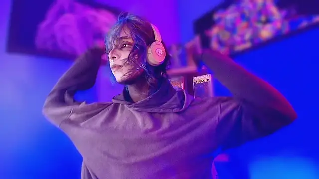 luxiel  online show from March 11, 2026, 11:22 pm