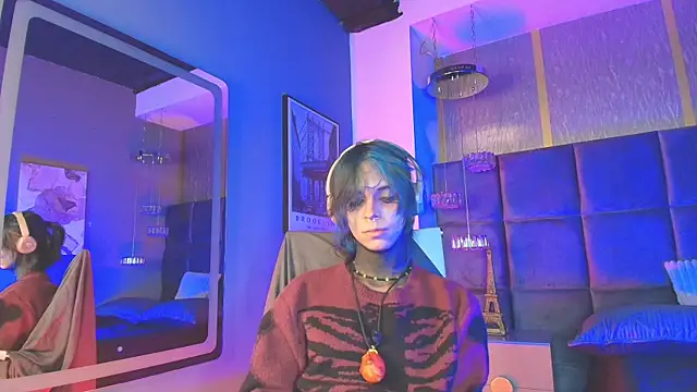 luxiel  online show from April 16, 2026, 9:39 pm