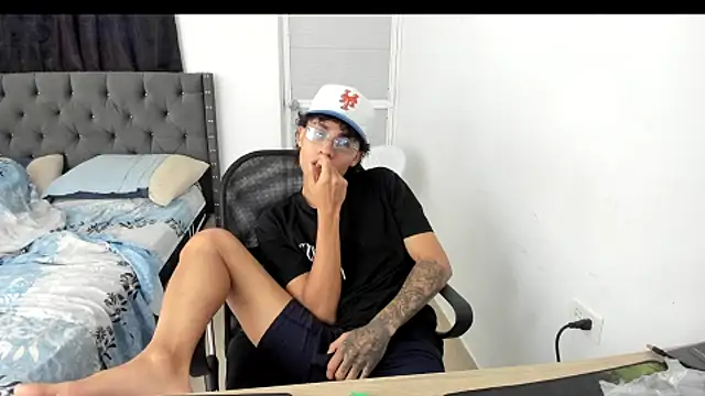 Snapshot of raccon_master chatting on November 12, 2025, 6:08 pm raccon master online show from November 12, 2025, 6:08 pm