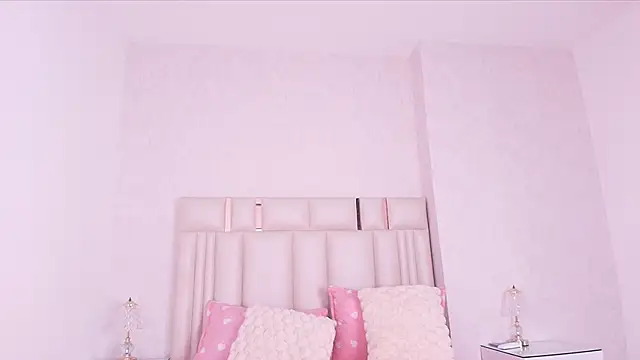 alanarose18 online show from May 27, 2026, 7:11 pm