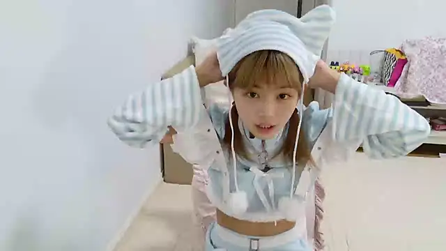  sizuku new online show from December 17, 2025, 3:40 pm