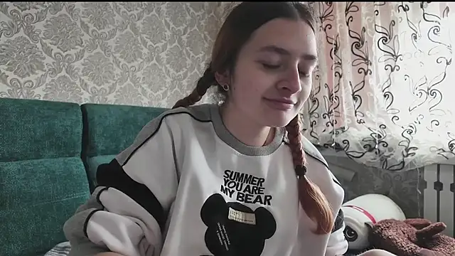 SweetLiaison online show from April 14, 2026, 6:08 am