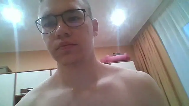 Snapshot of Yminoske chatting on November 8, 2025, 9:53 am Yminoske online show from November 8, 2025, 9:53 am