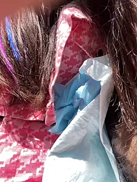 luna-sisi online show from April 4, 2026, 5:27 am