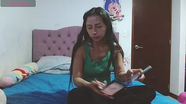 katty hottest online show from February 11, 2026, 12:32 pm