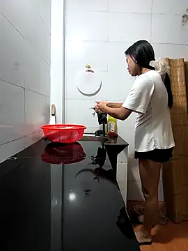 Lynly k2 online show from March 22, 2026, 12:52 pm