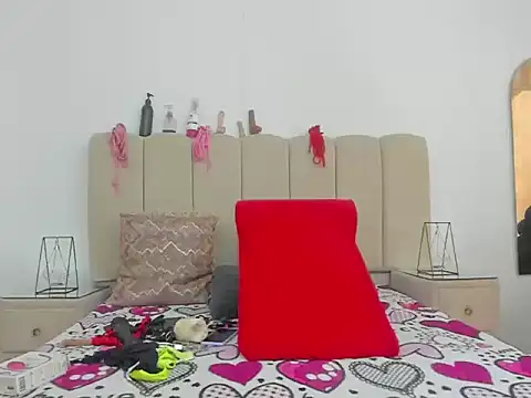 ShanellDiaz  online show from November 12, 2025, 1:11 pm