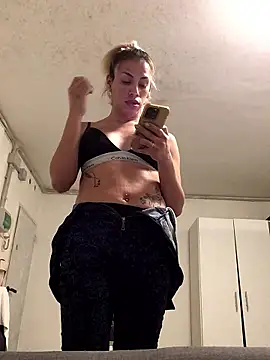 ESTRELLABERECHUCKY online show from January 9, 2026, 7:48 pm