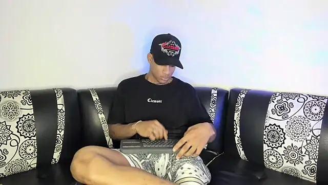 JUANBIGCOCK21CM online show from April 14, 2026, 5:41 pm