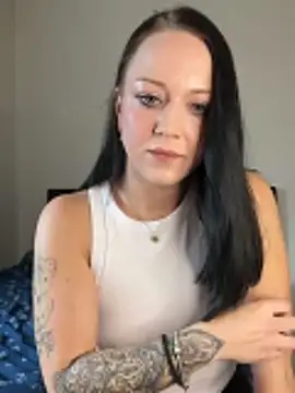 TattooLaraa online show from November 8, 2025, 1:11 pm