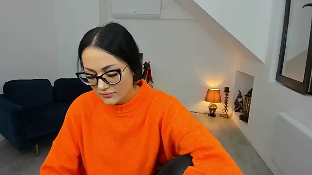 AnyaEvy online show from December 2, 2025, 5:02 am