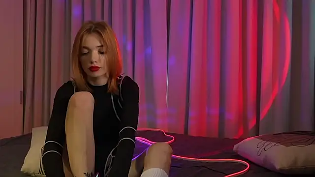 LinaaVelle online show from May 3, 2026, 3:12 am