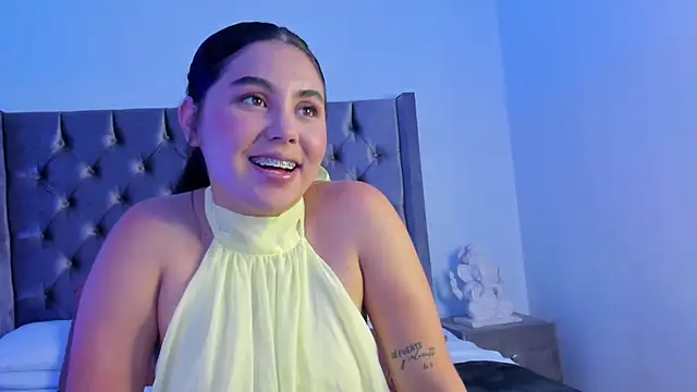 NikkiBotero online show from November 16, 2025, 5:40 pm