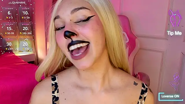 Snapshot of Lynaa_love chatting on November 18, 2025, 8:57 pm Lynaa love online show from November 18, 2025, 8:57 pm