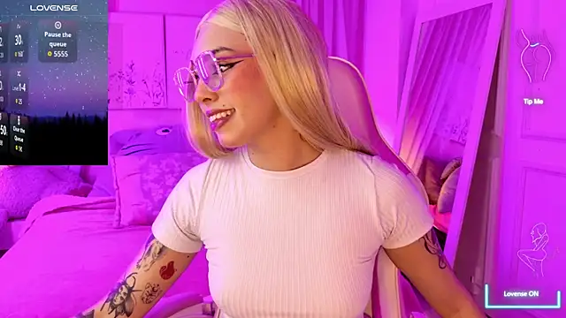 Snapshot of Lynaa_love chatting on December 5, 2025, 1:58 am Lynaa love online show from December 5, 2025, 1:58 am