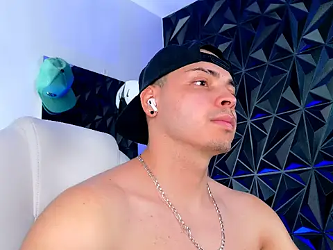 Maxwell Dupont online show from November 26, 2025, 6:20 pm