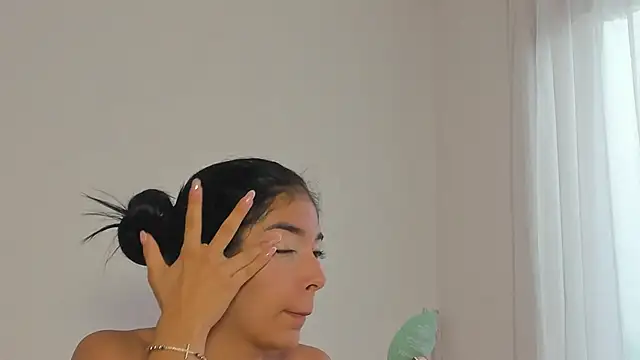 Snapshot of lunnarosse chatting on November 23, 2025, 1:11 pm lunnarosse online show from November 23, 2025, 1:11 pm