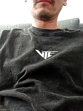 erosbiarg online show from November 9, 2025, 10:13 am