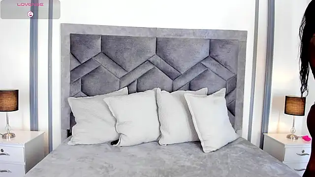 Snapshot of TahliaMoreau chatting on February 26, 2026, 3:38 am TahliaMoreau online show from February 26, 2026, 3:38 am