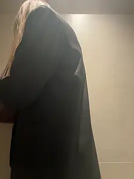 SashaCatt online show from November 14, 2025, 7:40 am