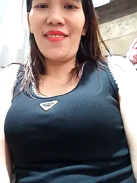 Snapshot of Hini68 chatting on November 13, 2025, 11:53 am Hini68 online show from November 13, 2025, 11:53 am