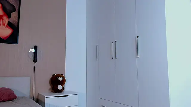 Snapshot of AyaLune chatting on November 9, 2025, 7:50 am AyaLune online show from November 9, 2025, 7:50 am