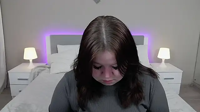 EvaNova  online show from December 17, 2025, 4:18 am