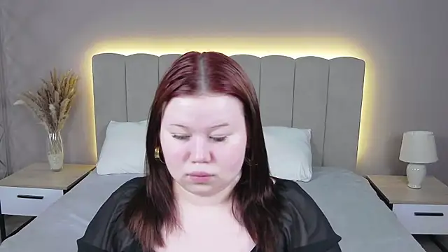 Snapshot of EvaNova_ chatting on April 3, 2026, 11:19 am EvaNova online show from April 3, 2026, 11:19 am