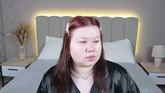 Snapshot of EvaNova_ chatting on April 4, 2026, 10:35 am EvaNova online show from April 4, 2026, 10:35 am