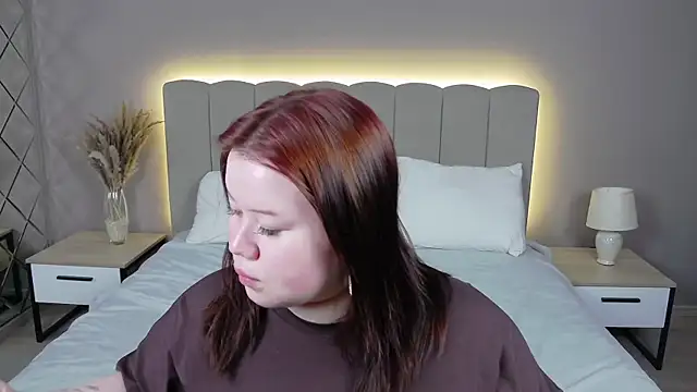 Snapshot of EvaNova_ chatting on April 8, 2026, 6:24 am EvaNova online show from April 8, 2026, 6:24 am