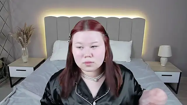 Snapshot of EvaNova_ chatting on April 9, 2026, 10:42 am EvaNova online show from April 9, 2026, 10:42 am