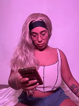 Snapshot of CaneliitaBlaze chatting on November 11, 2025, 11:21 am CaneliitaBlaze online show from November 11, 2025, 11:21 am