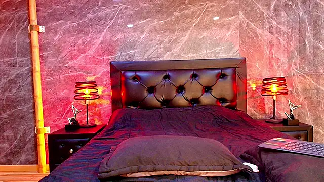 Sasha Larsen online show from December 1, 2025, 3:55 am